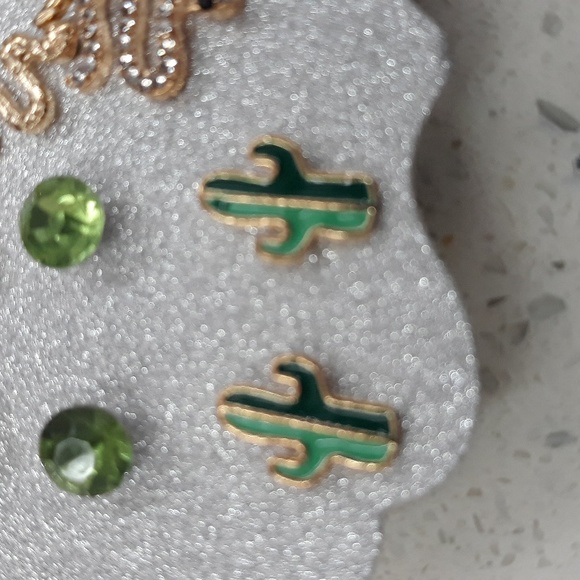 Desert Theme Stud Earrings NEW - Picture 3 of 4
